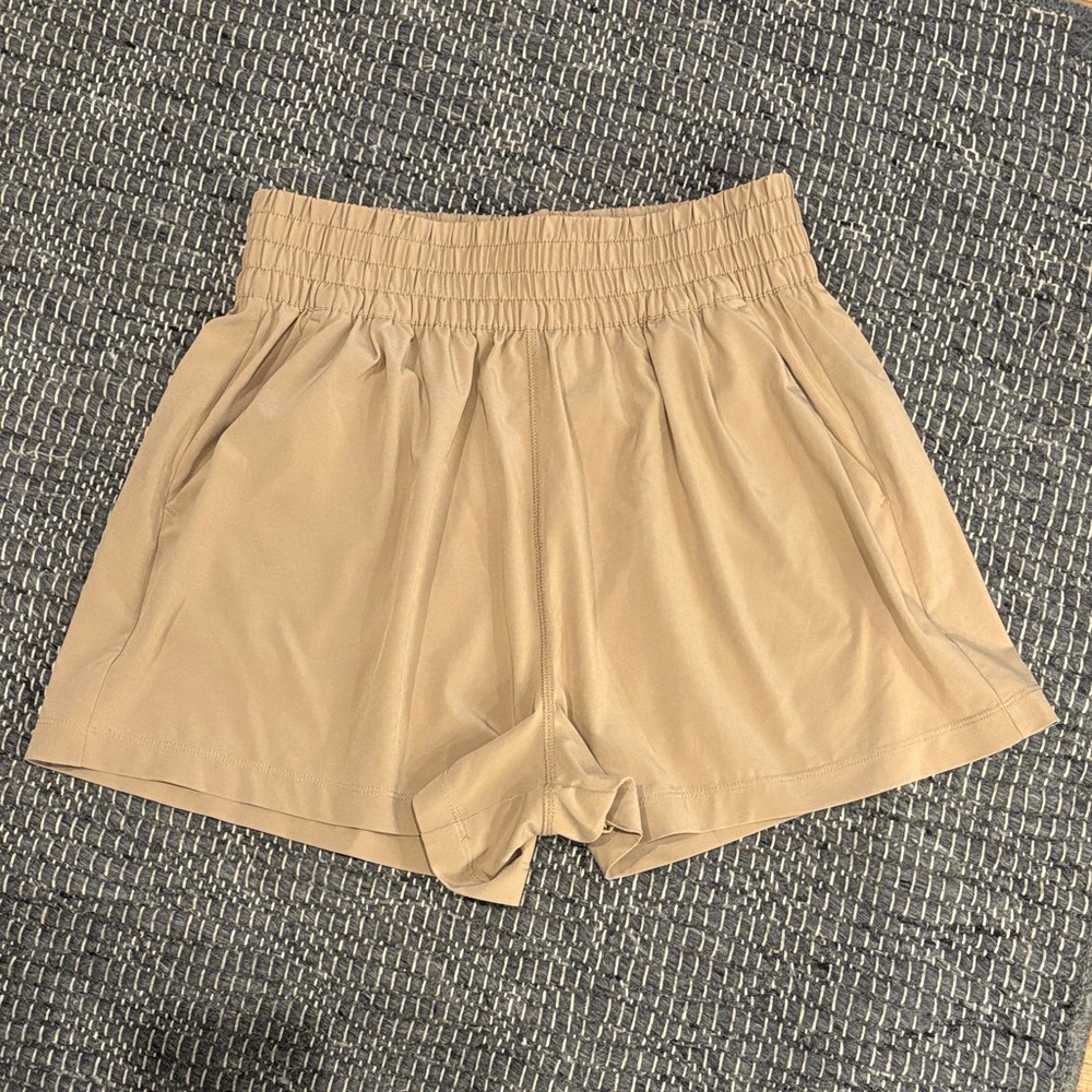 Vuori High Waist Tan Women's Shorts